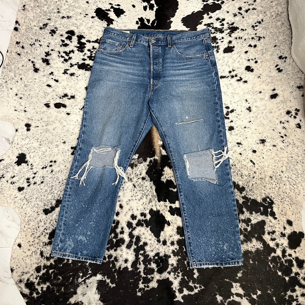 Levi 501 Wedgie Jean. Waist 32 Inseam 26